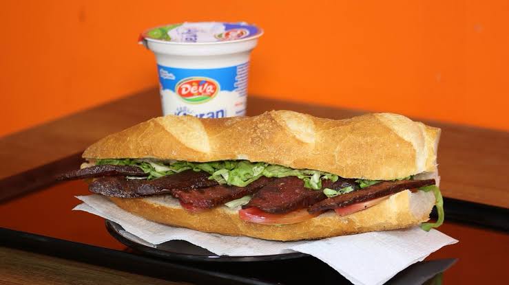 Üç Çeyrek Sucuk Ekmek + Ayran